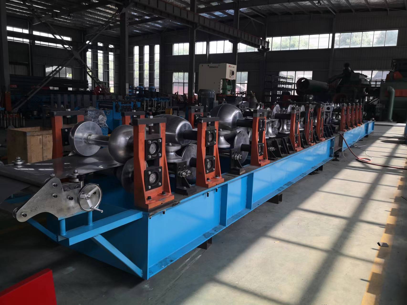 Hot Sale Round Steel Pipe Roll Forming Machine with Competitive Price