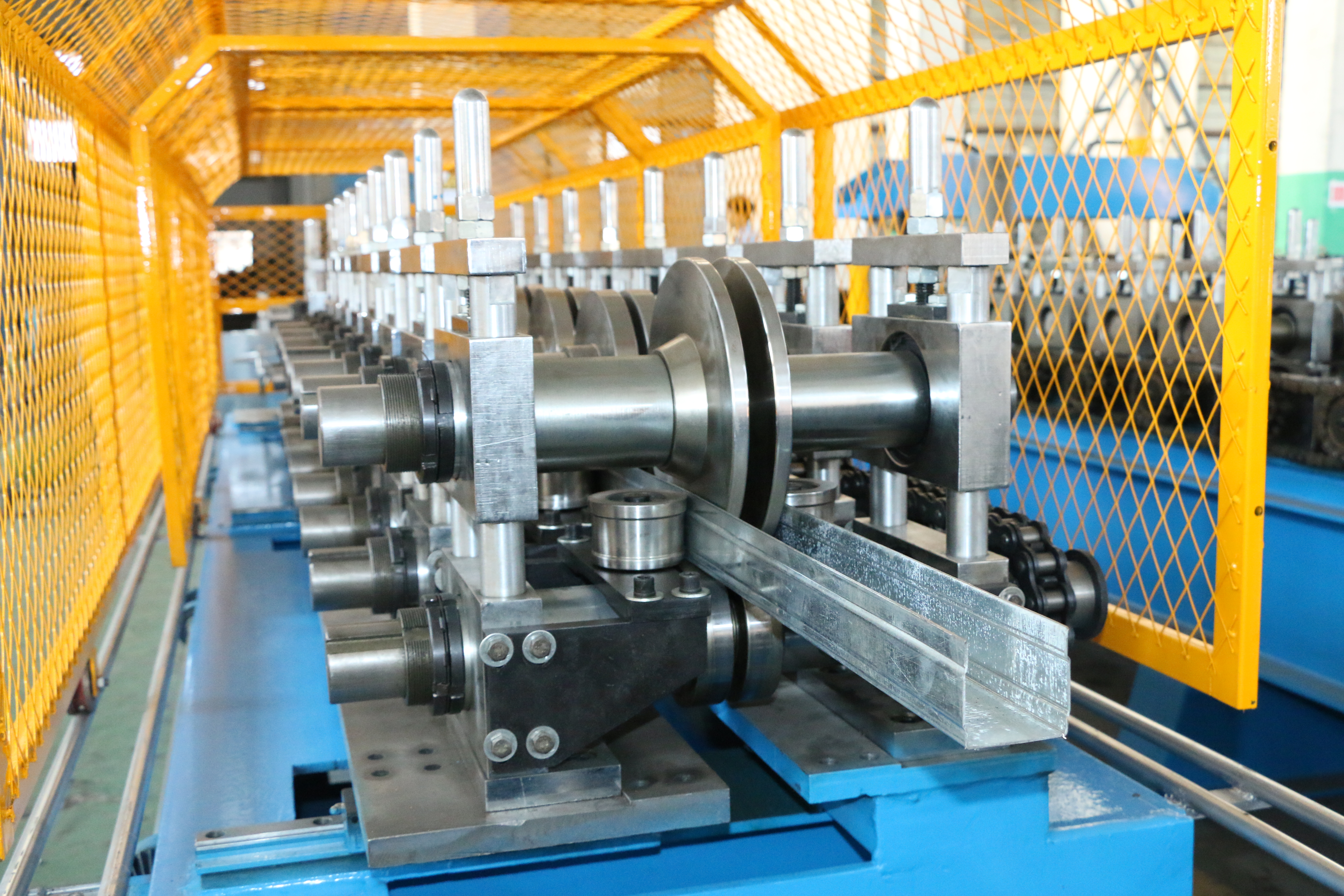 Automatic Multiple Size U Section Steel Profile Shaped Light Steel Cold Roll Forming Machine