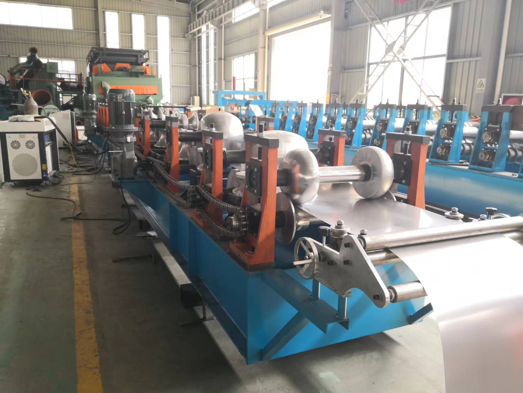 Hot Sale Round Steel Pipe Roll Forming Machine with Competitive Price