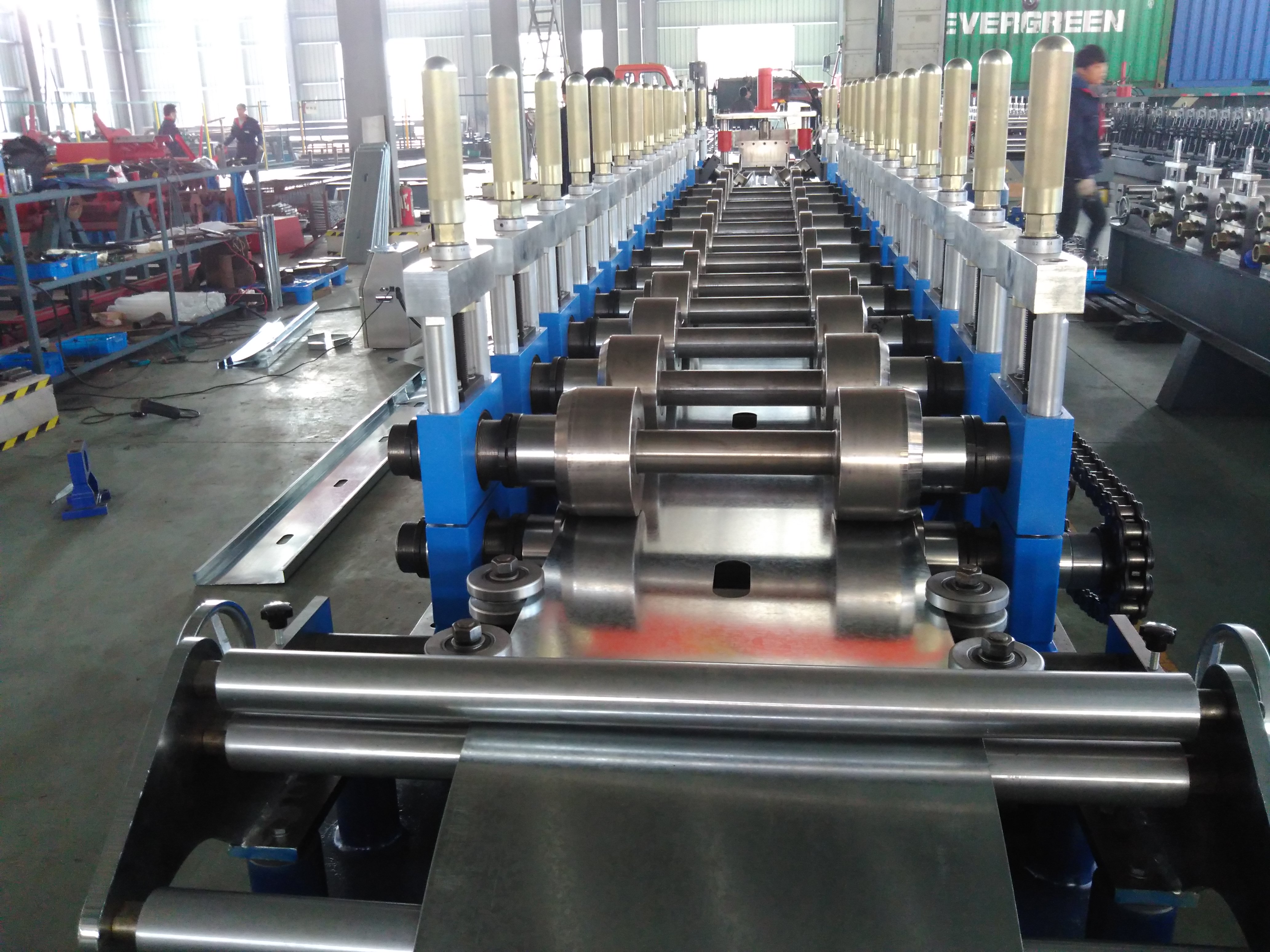 Multiple Sizes Automatic Adjustment C Shape Purlin Roll Forming Making Machine with Servo Motor Non-stop Cutting 