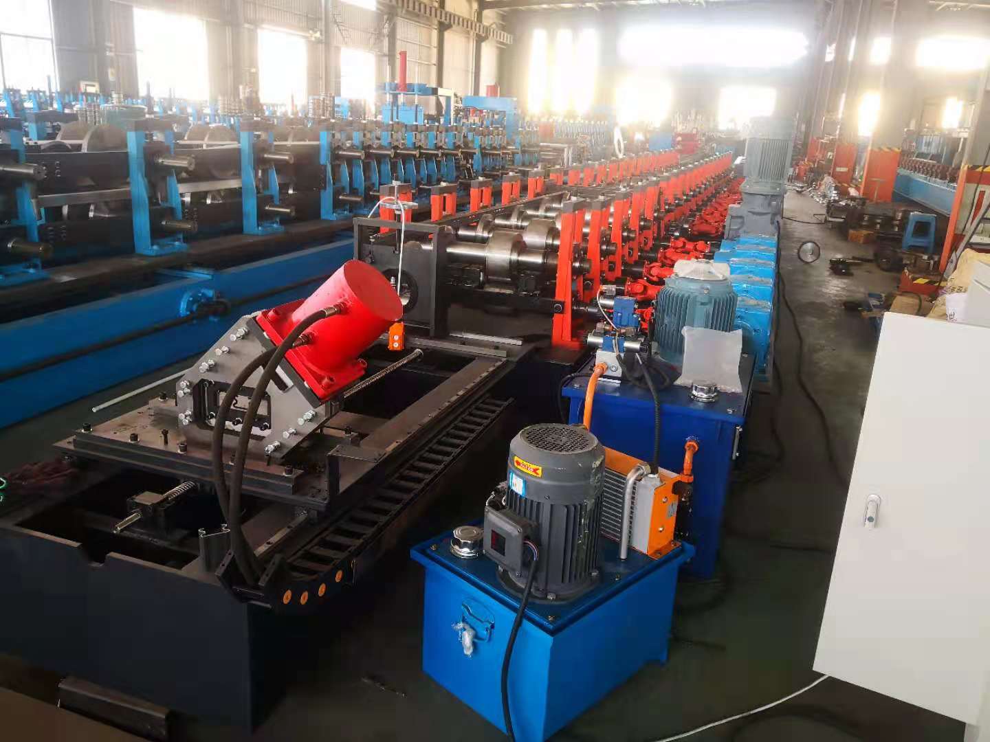 Full Automatic Double Row Guide Rail and C Purlin Roll Forming Machine